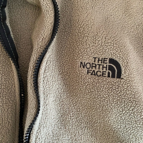 North face vest - Picture 2 of 6